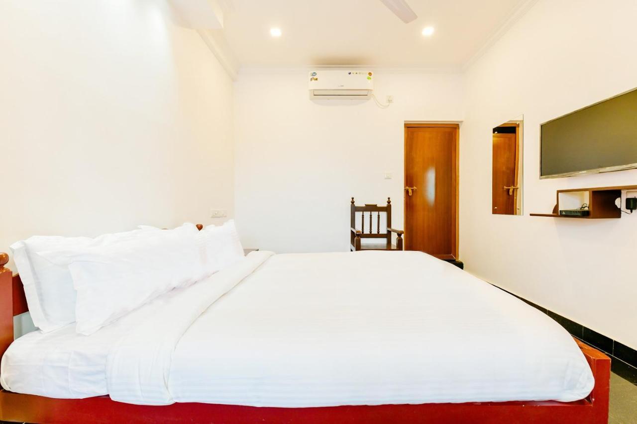 Spot On 39480 Vattekad Tourist Home 卡卡纳德 外观 照片