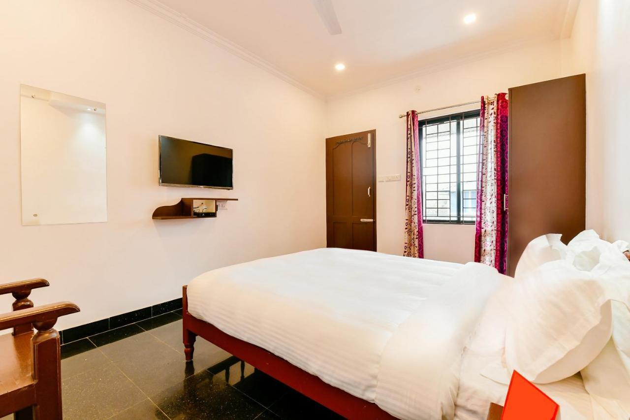 Spot On 39480 Vattekad Tourist Home 卡卡纳德 外观 照片
